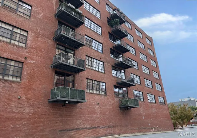 Photo 2 of Condo for sale at 1611 Locust St #503, Saint Louis, MO 63103 | MLS# MIS26065735 | Listing updated on 2026-10-12