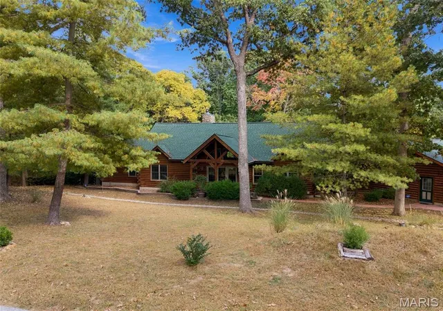 Photo 3 of Single family home for sale at 10 Cedar Frk Ct, Defiance, MO 63341 | MLS# MIS26065737 | Listing updated on 2026-10-21