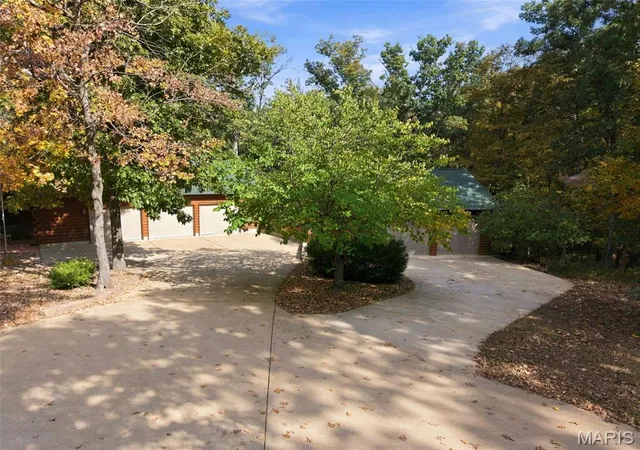Photo 4 of Single family home for sale at 10 Cedar Frk Ct, Defiance, MO 63341 | MLS# MIS26065737 | Listing updated on 2026-10-21