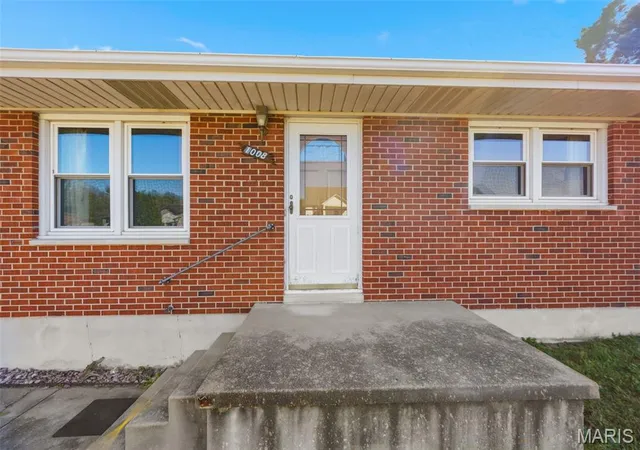 Photo 1 of Single family home for sale at 1008 S Jefferson St, Farmington, MO 63640 | MLS# MIS26065743 | Listing updated on 2026-10-23