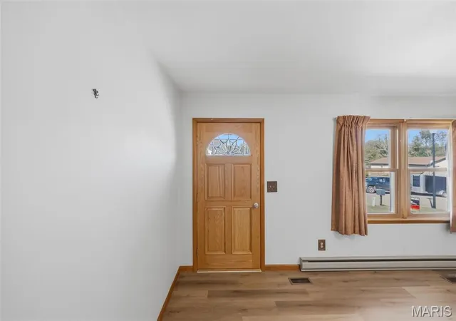 Photo 2 of Single family home for sale at 1008 S Jefferson St, Farmington, MO 63640 | MLS# MIS26065743 | Listing updated on 2026-10-23