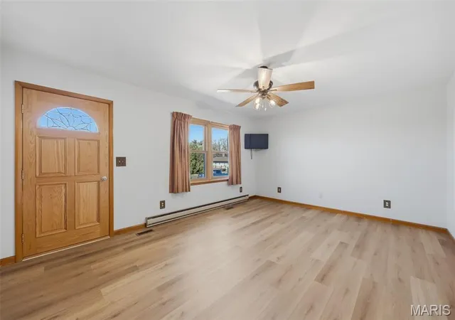 Photo 3 of Single family home for sale at 1008 S Jefferson St, Farmington, MO 63640 | MLS# MIS26065743 | Listing updated on 2026-10-23