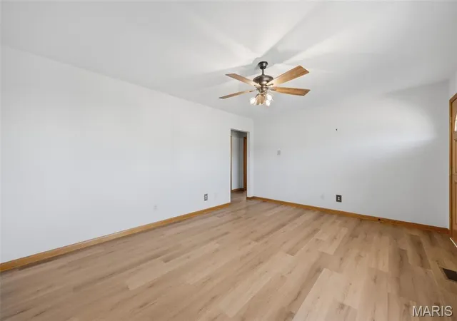 Photo 4 of Single family home for sale at 1008 S Jefferson St, Farmington, MO 63640 | MLS# MIS26065743 | Listing updated on 2026-10-23