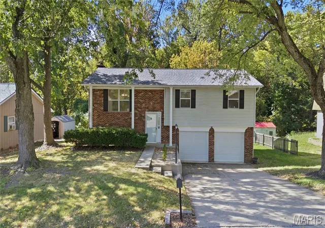 Photo 1 of Single family home for sale at 39 Innsbruck Ln, Belleville, IL 62221 | MLS# MIS26065744 | Listing updated on 2026-10-20