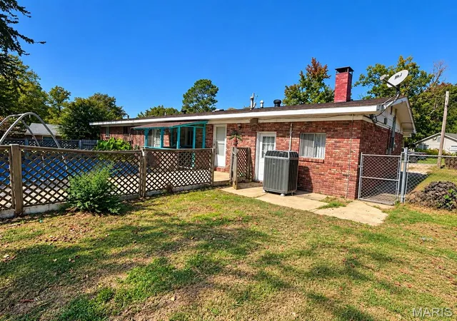 Photo 3 of Single family home for sale at 2414 Covington Meadows, Poplar Bluff, MO 63901 | MLS# MIS26065746 | Listing updated on 2026-10-14