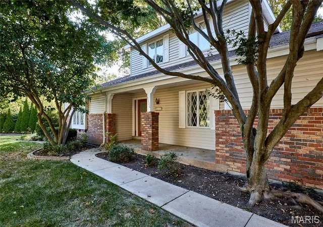 Photo 4 of Sale Pending at 5136 Silver Lake Ct, Saint Charles, MO 63304 | MLS# MIS26065748 | Listing updated on 2026-10-20