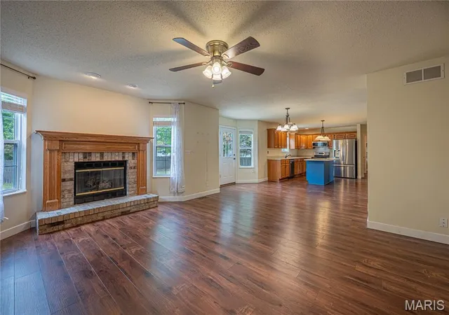 Photo 3 of Single family home for sale at 326 Fairwood Hills Rd, O Fallon, IL 62269 | MLS# MIS26065759 | Listing updated on 2026-10-20