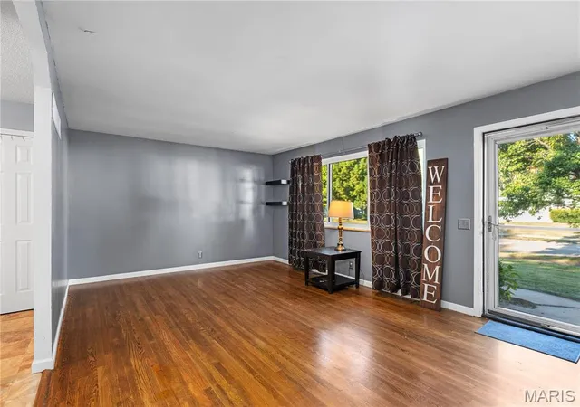 Photo 3 of Single family home for sale at 680 Crabapple Ln, Florissant, MO 63031 | MLS# MIS26065764 | Listing updated on 2026-10-21