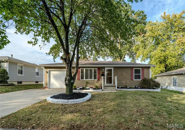 Photo 1 of Single family home for sale at 417 Notre Dame Ave, Edwardsville, IL 62025 | MLS# MIS26065773 | Listing updated on 2026-10-20