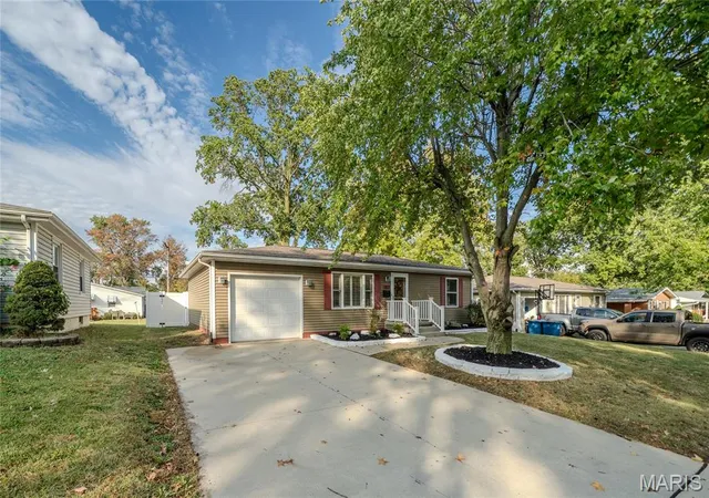 Photo 3 of Single family home for sale at 417 Notre Dame Ave, Edwardsville, IL 62025 | MLS# MIS26065773 | Listing updated on 2026-10-20