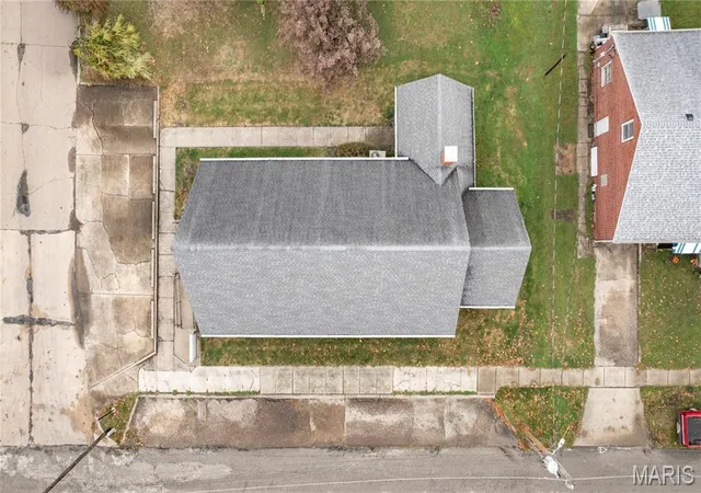 Photo 3 of Single family home for sale at 101 Pleasant St, Jerseyville, IL 62052 | MLS# MIS26065781 | Listing updated on 2026-10-18