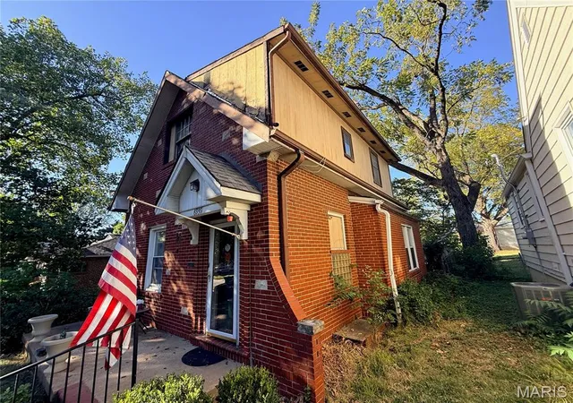 Photo 2 of Single family home for sale at 6939 Mardel Ave, Saint Louis, MO 63109 | MLS# MIS26065784 | Listing updated on 2026-10-13