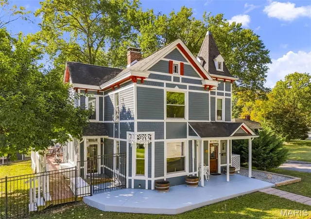 Photo 3 of Single family home for sale at 452 W Main St, Lebanon, IL 62254 | MLS# MIS26065787 | Listing updated on 2026-10-19