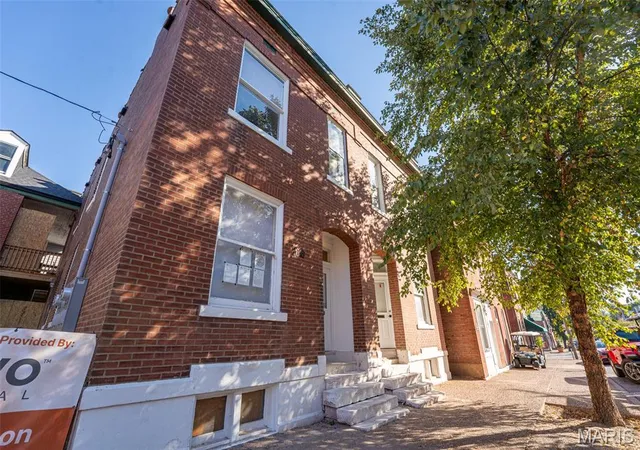 Photo 3 of Multi family home for sale at 2016 S 9th Street, Saint Louis, MO 63104 | MLS# MIS26065792 | Listing updated on 2026-10-14