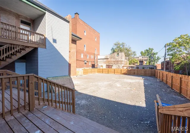 Photo 4 of Multi family home for sale at 2016 S 9th Street, Saint Louis, MO 63104 | MLS# MIS26065792 | Listing updated on 2026-10-14