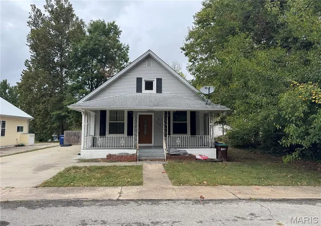 Single family home for sale at 305 W Walnut St, Winfield, MO 63389 | MLS# MIS26065808