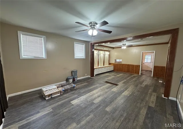 Photo 2 of Single family home for sale at 305 W Walnut St, Winfield, MO 63389 | MLS# MIS26065808 | Listing updated on 2026-10-25