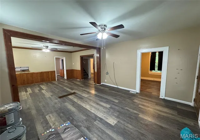 Photo 3 of Single family home for sale at 305 W Walnut St, Winfield, MO 63389 | MLS# MIS26065808 | Listing updated on 2026-10-25