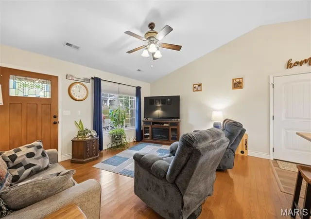 Photo 3 of Single family home for sale at 10105 Krafton Rd, Potosi, MO 63664 | MLS# MIS26065809 | Listing updated on 2026-10-26