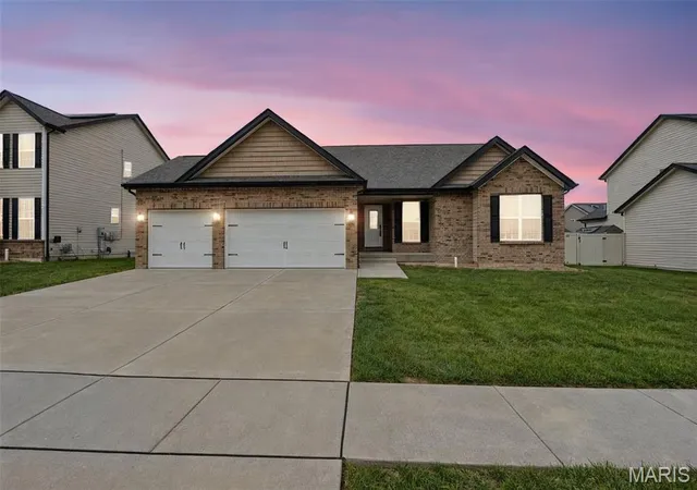 Photo 1 of Single family home for sale at 608 Monarch Dr, O Fallon, IL 62269 | MLS# MIS26065821 | Listing updated on 2026-10-29