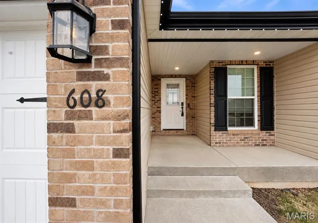 Photo 2 of Single family home for sale at 608 Monarch Dr, O Fallon, IL 62269 | MLS# MIS26065821 | Listing updated on 2026-10-29
