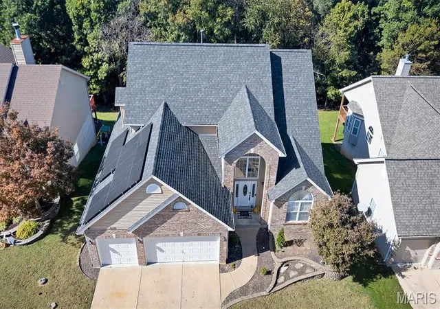Photo 3 of Sale Pending at 5139 Romaine Spring Dr, Fenton, MO 63026 | MLS# MIS26065822 | Listing updated on 2026-10-26
