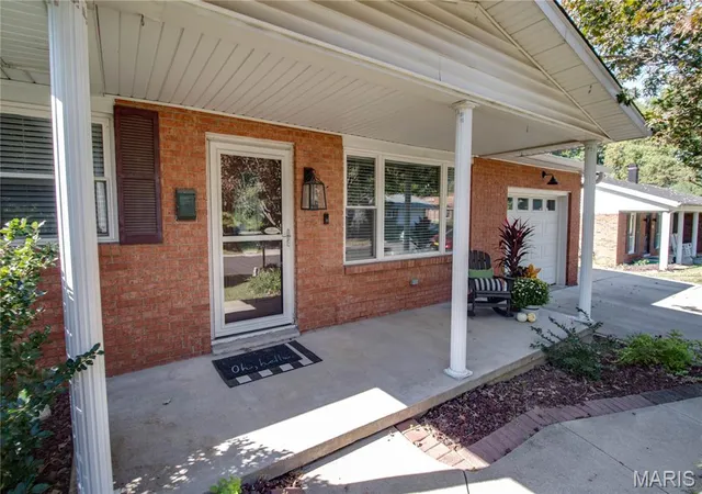Photo 4 of Single family home for sale at 121 Stolze Dr, East Alton, IL 62024 | MLS# MIS26065823 | Listing updated on 2026-10-25