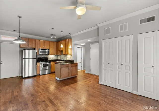 Listing Photo 5 - Condo for sale in building located at 5675 Waterman Blvd, St. Louis, MO 63112 - Unit #31