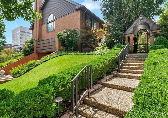 Photo 1 of Townhouse for sale at 139 N Central Ave #B, Saint Louis, MO 63105 | MLS# MIS26065828 | Listing updated on 2026-10-22