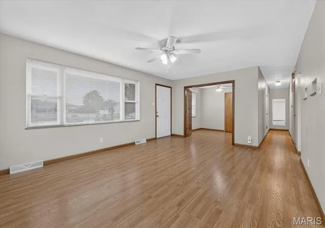 Photo 4 of Single family home for sale at 305 W Lincoln Ave, Caseyville, IL 62232 | MLS# MIS26065833 | Listing updated on 2026-10-27