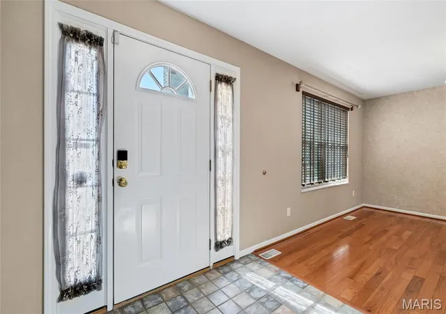 Photo 4 of Single family home for sale at 1033 Turtle Dove Trl, Waterloo, IL 62298 | MLS# MIS26065835 | Listing updated on 2026-10-14