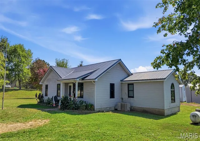Photo 1 of Single family home for sale at 305 Woolsey St, Mountain View, MO 65548 | MLS# MIS26065836 | Listing updated on 2026-10-13