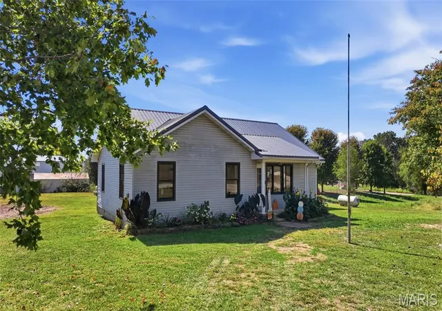 Photo 33 of Single family home for sale at 305 Woolsey St, Mountain View, MO 65548 | MLS# MIS26065836 | Listing updated on 2026-10-13