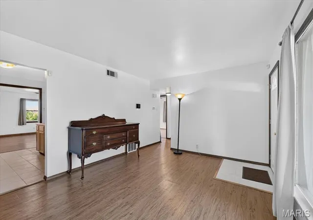 Photo 4 of Single family home for sale at 165 Brackleigh Ln, Florissant, MO 63031 | MLS# MIS26065839 | Listing updated on 2026-10-15