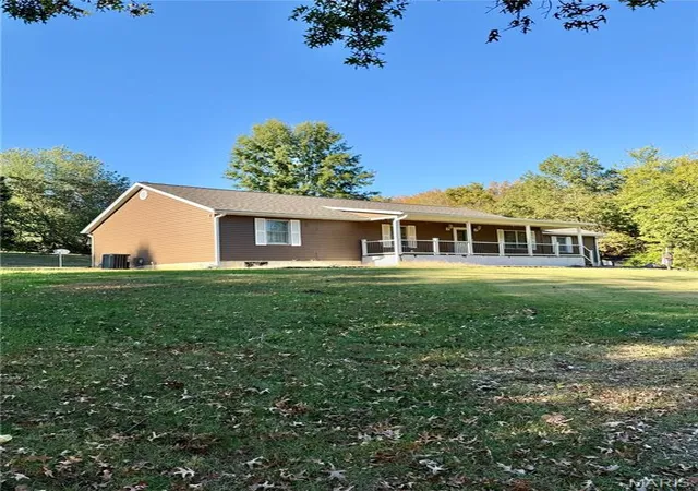 Photo 3 of Single family home for sale at 61354 Deer Ln, New London, MO 63459 | MLS# MIS26065843 | Listing updated on 2026-10-28