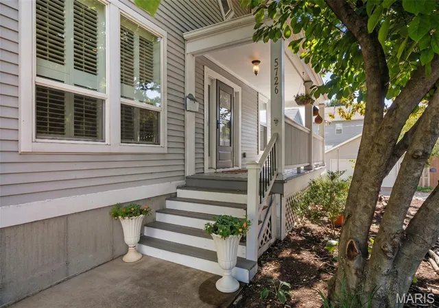 Photo 2 of Sale Pending at 5726 Kingsbury Pl, Saint Louis, MO 63112 | MLS# MIS26065844 | Listing updated on 2026-10-19