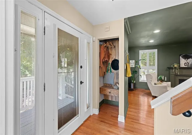 Photo 3 of Sale Pending at 5726 Kingsbury Pl, Saint Louis, MO 63112 | MLS# MIS26065844 | Listing updated on 2026-10-19