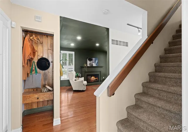 Photo 4 of Sale Pending at 5726 Kingsbury Pl, Saint Louis, MO 63112 | MLS# MIS26065844 | Listing updated on 2026-10-19