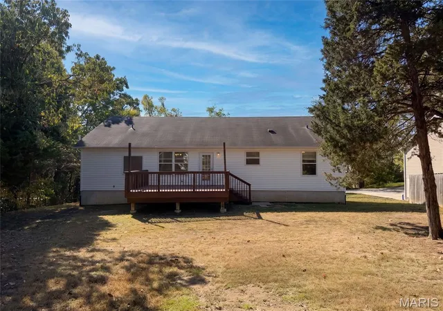Photo 4 of Single family home for sale at 897 Stone Gate Dr, De Soto, MO 63020 | MLS# MIS26065848 | Listing updated on 2026-10-14