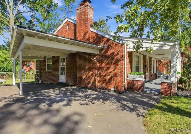 Photo 3 of Single family home for sale at 1063 Raisher Dr, Saint Louis, MO 63130 | MLS# MIS26065855 | Listing updated on 2026-10-21