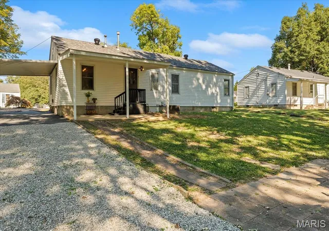 Photo 2 of Single family home for sale at 108 March Dr, Collinsville, IL 62234 | MLS# MIS26065858 | Listing updated on 2026-10-19