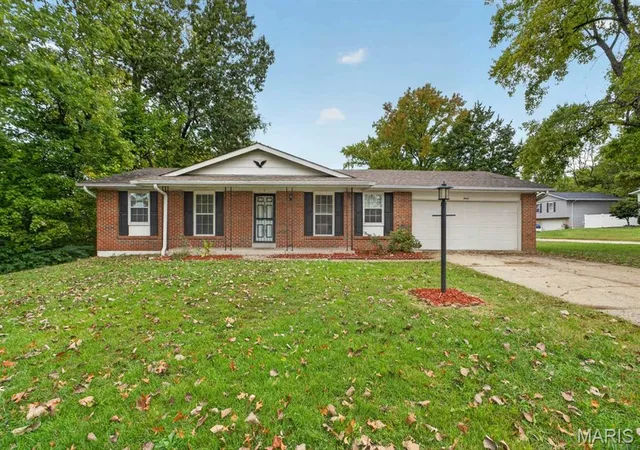 Photo 1 of Single family home for sale at 7 Oak Hl Ln, Saint Peters, MO 63376 | MLS# MIS26065859 | Listing updated on 2026-10-19