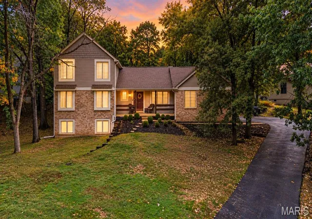 Photo 3 of Single family home for sale at 428 Sundowner Ridge Ct, Wildwood, MO 63011 | MLS# MIS26065860 | Listing updated on 2026-10-22