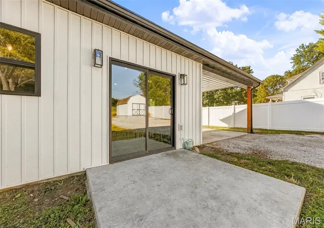 Photo 3 of Single family home for sale at 723 Broadway Ext, Elsberry, MO 63343 | MLS# MIS26065861 | Listing updated on 2026-10-13