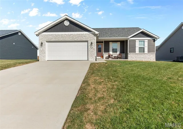 Photo 1 of Single family home for sale at 536 Eisenhower Blvd, Troy, IL 62294 | MLS# MIS26065868 | Listing updated on 2026-10-19