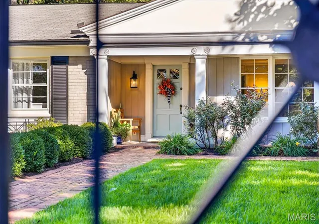 Photo 2 of Mansion for sale at 1136 Ridgelynn Dr, Saint Louis, MO 63124 | MLS# MIS26065869 | Listing updated on 2026-10-20