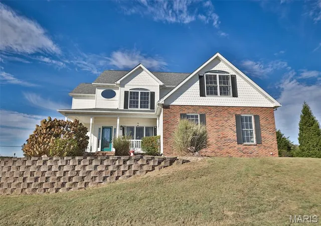 Photo 2 of Single family home for sale at 113 Heritage Trl, Moro, IL 62067 | MLS# MIS26065879 | Listing updated on 2026-10-22