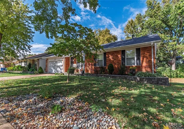 Photo 3 of Single family home for sale at 1219 Dorne Dr, Manchester, MO 63021 | MLS# MIS26065880 | Listing updated on 2026-10-26