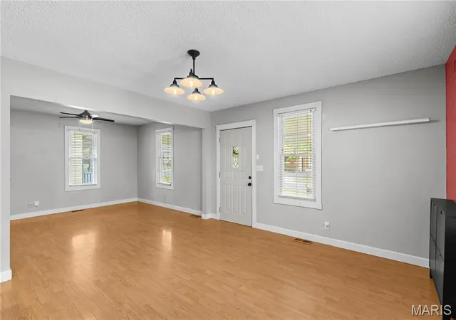 Photo 3 of Single family home for sale at 210 Mckinley Ave, Edwardsville, IL 62025 | MLS# MIS26065882 | Listing updated on 2026-10-22