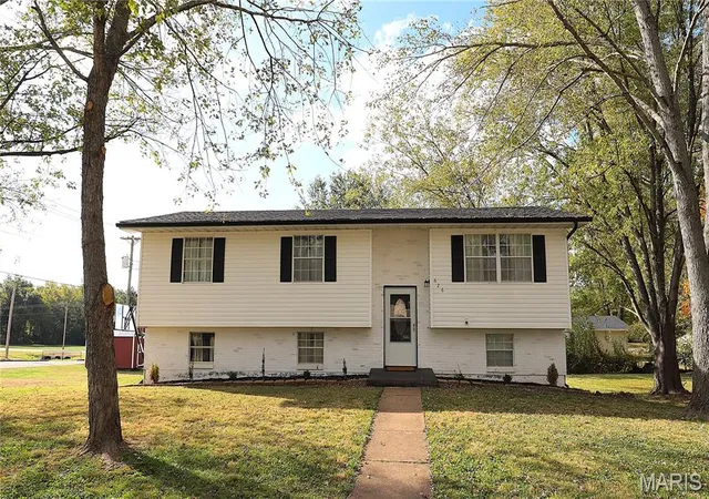 Single family home for sale at 626 Edward St, Farmington, MO 63640 | MLS# MIS26065884